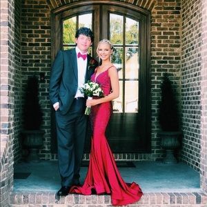 Ellie Wilde prom dress size 0 in color red!!